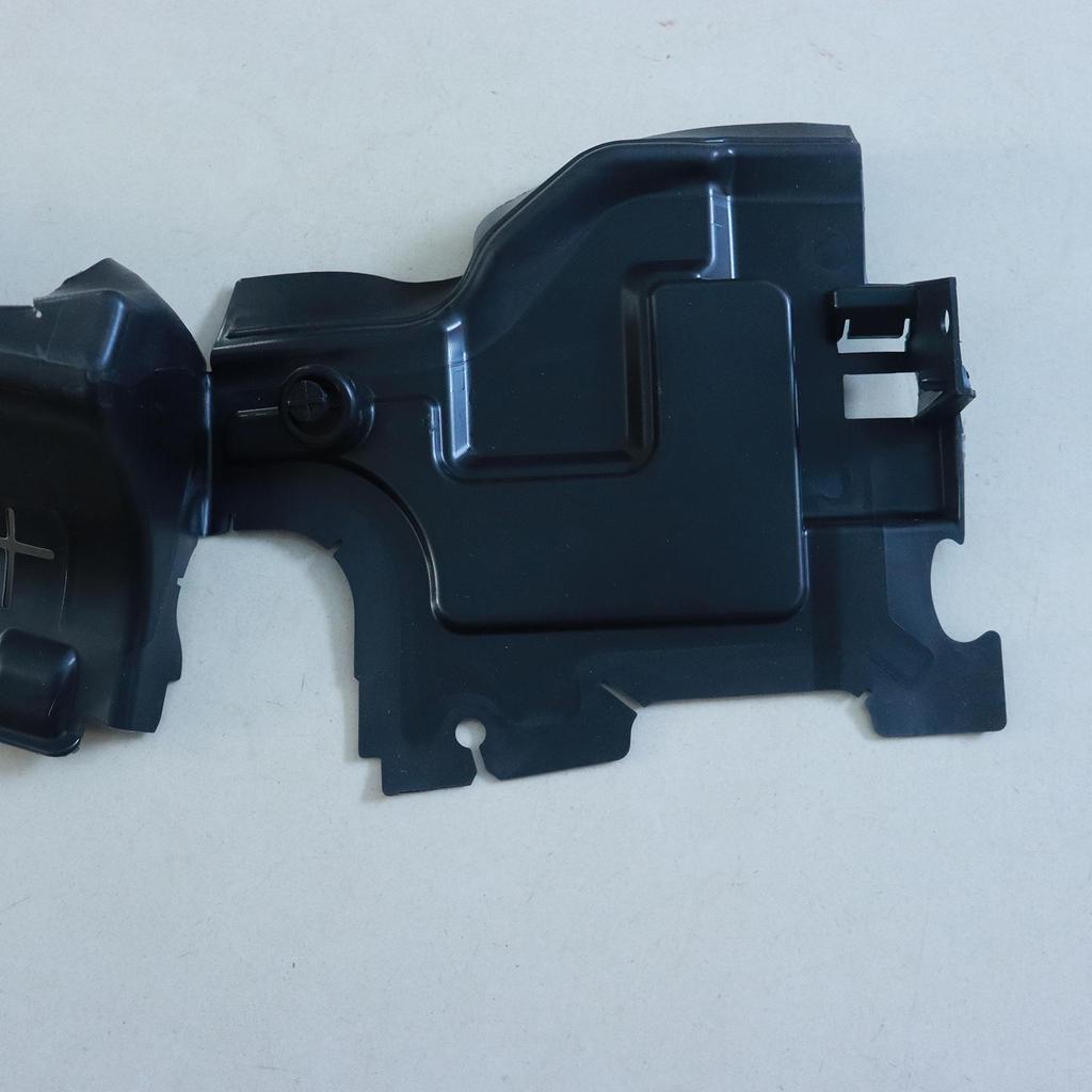 BMW G12 Windshield Wiper Frame Cover (Part No. 51747359797)