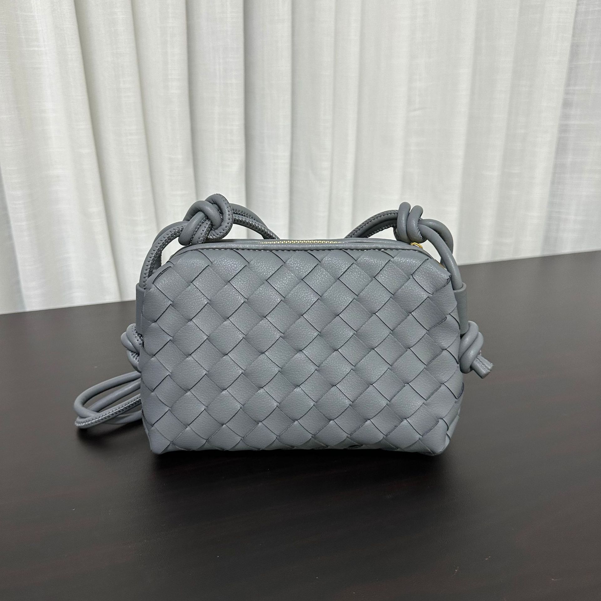 Echte Leder handgewebte Tasche Damen 2024 vielseitig kleine quadratische Tasche Damen Mini-Handytasche lässige Rindsleder Schulter Umhängetasche 20*14*9cm gray