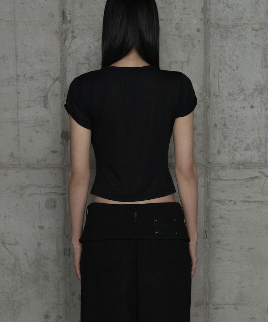 ETRE AU SOMMET Drape Pintuck Zipper Roll-Up Short Top (Black)
