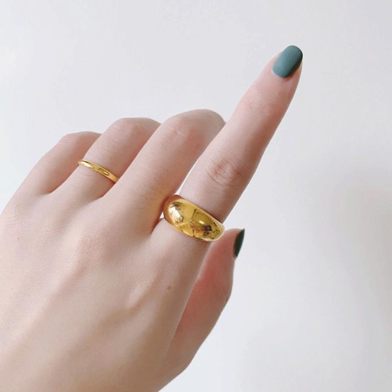 18K Gold-Plated Women's Statement Ring: Personalized European & American Style with Smooth Curved Surface for the Index Finger