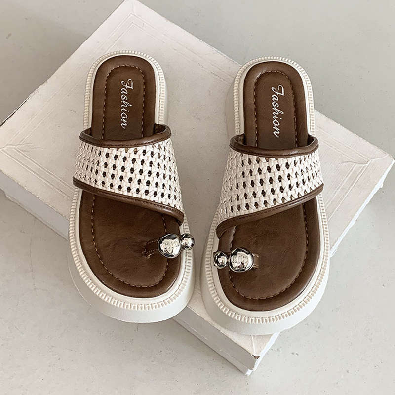 

Foreign-style fashionable thick-soled sandals with skirts Roman shoes women s 2025 new summer wear retro woven pinch slippers 40