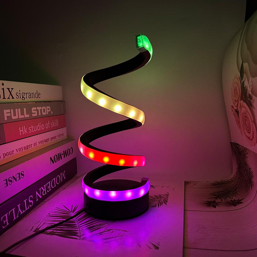 1 Stück Kreative Goldene S-förmige Dreifarbige Licht USB-betriebene Schreibtischlampe Dekoration