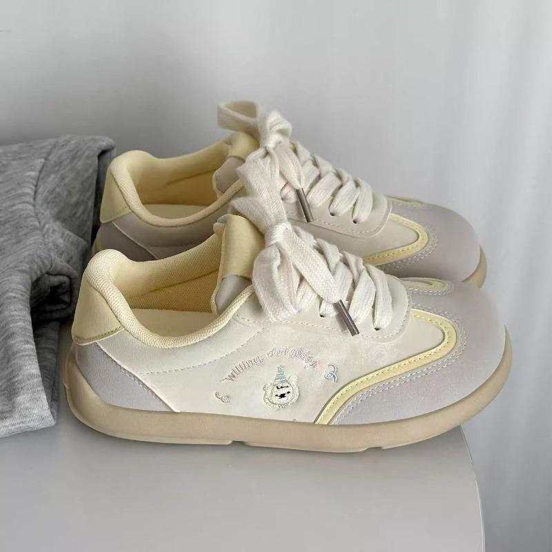 Cute puff bear pattern board shoes women's new spring versatile little white shoes retro thick sole