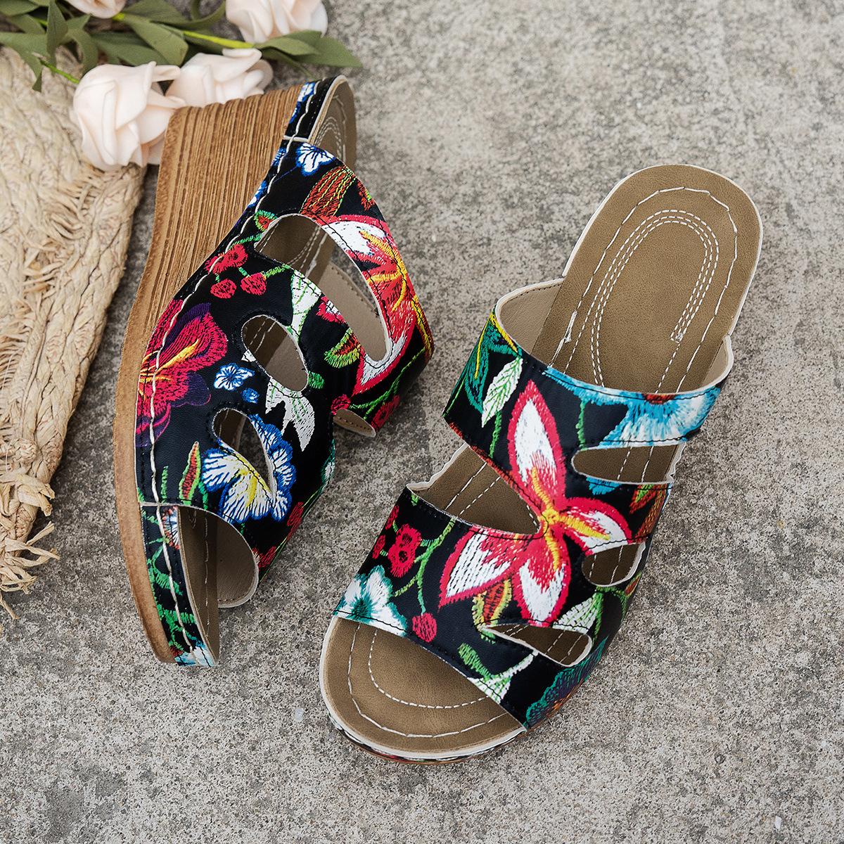 

Летние новые женские шлепанцы на танкетке, шлепанцы на толстой подошве, модные шлепанцы-маффины для пляжа, крутые женские шлепанцы 43 светло-коричневого