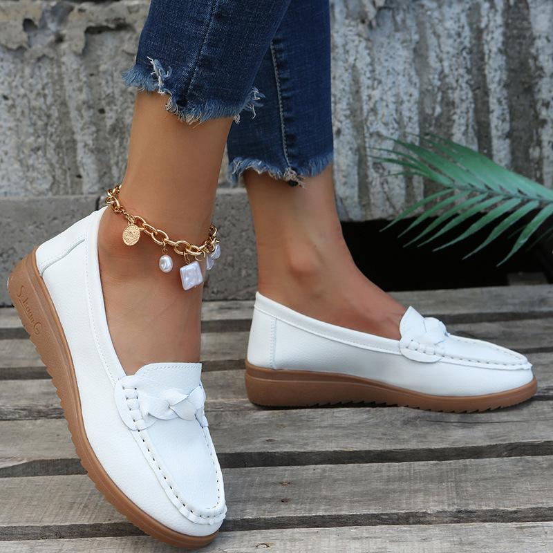 Spring 2022 Women's Soft-Soled Moccasins: Shallow Mouth, Solid Color, Flat Heel Shoes
