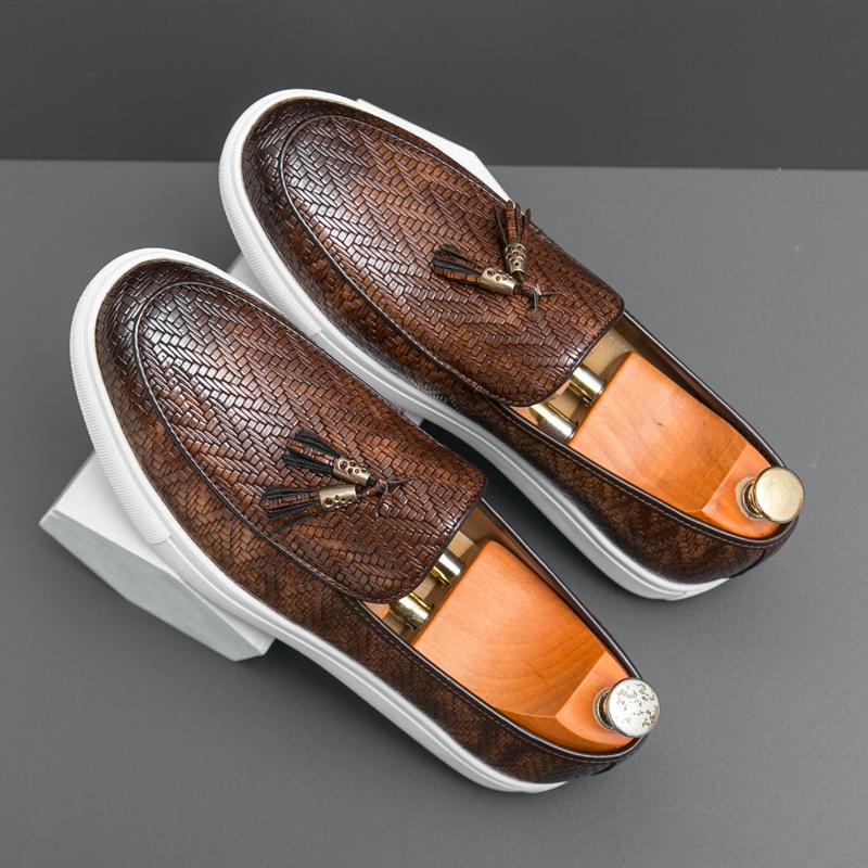 Genuine Leather Men Casual Shoes Elegantes Mens Loafers All-match Moccasins Breathable Slip on Flats Driving Shoes with Tassel