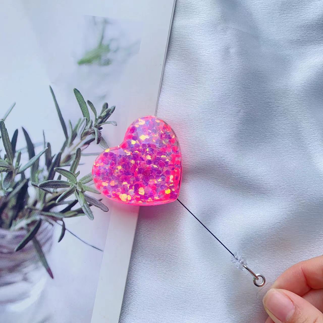 

Выдвижной бейдж с блестящим сердечком, катушка для ремешков, держатель для бейджа для удостоверения личности, визитная карточка медсестры, студента, сотрудника, зажим «крокодил», канцелярские товары