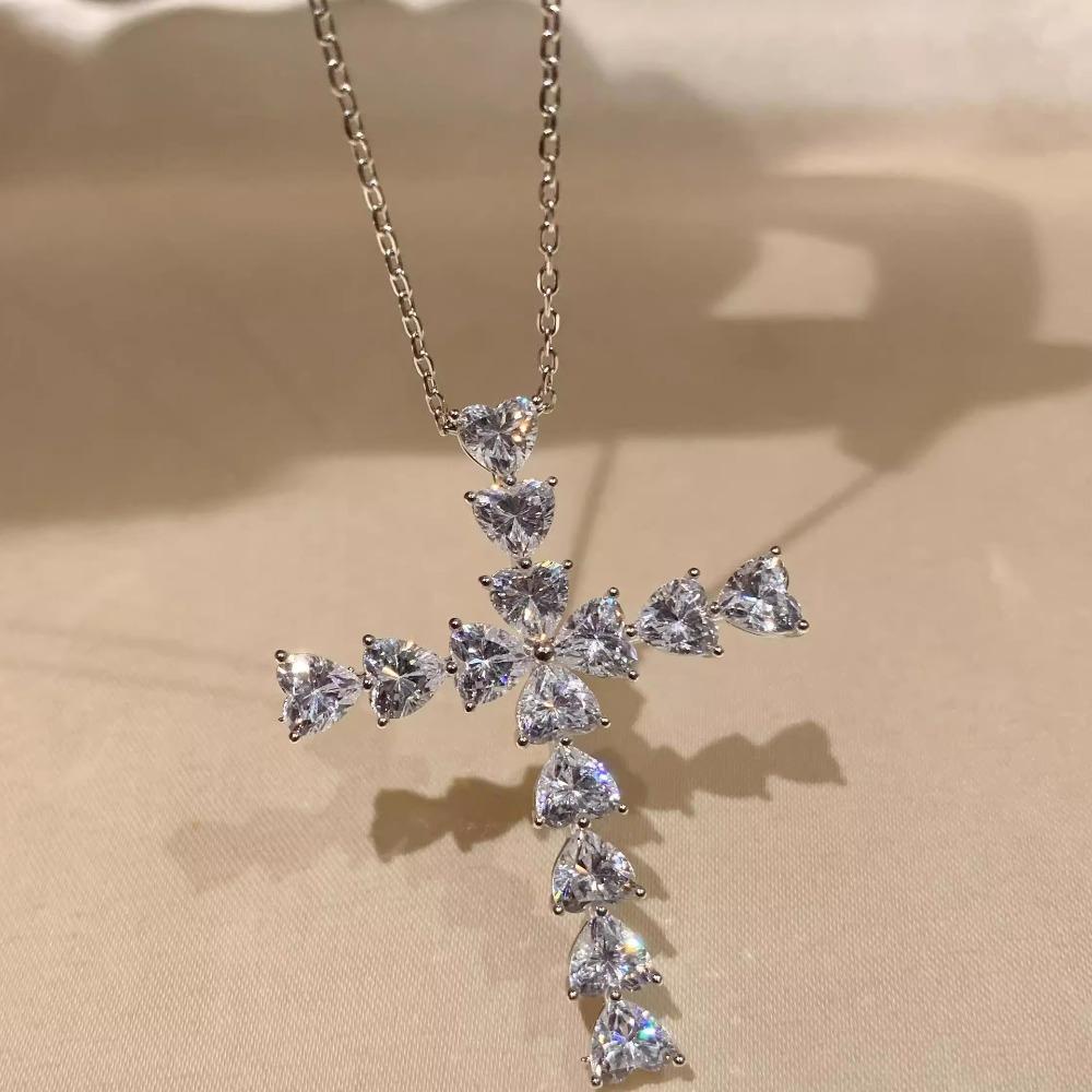 

Luxury Heart Shaped Necklace for Women with Diamond Cross Pendant Elegant and Shiny Fashion Jewelry