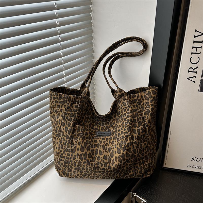 

Ретро сумка с леопардовым принтом женская новая сумка под мышку для поездок на работу модная и простая нишевая сумка тоут на одно плечо большой вместимости сумка для покупок коричневый