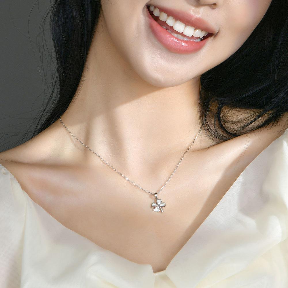 Four Leaf Clover Necklace Women Minimalist Collarbone Pendant Luxury Small Gift for Birthday Valentine's Day