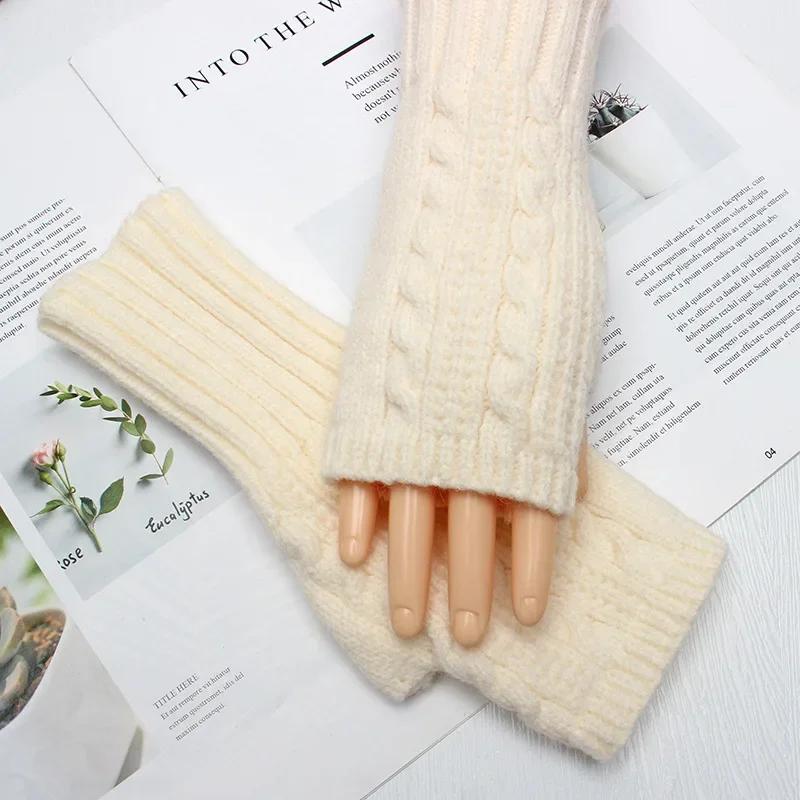 Women's Half Finger Gloves Are Soft and Warm In Winter Wool Like Knitted Arm Gloves and Neutral Black and White Gloves