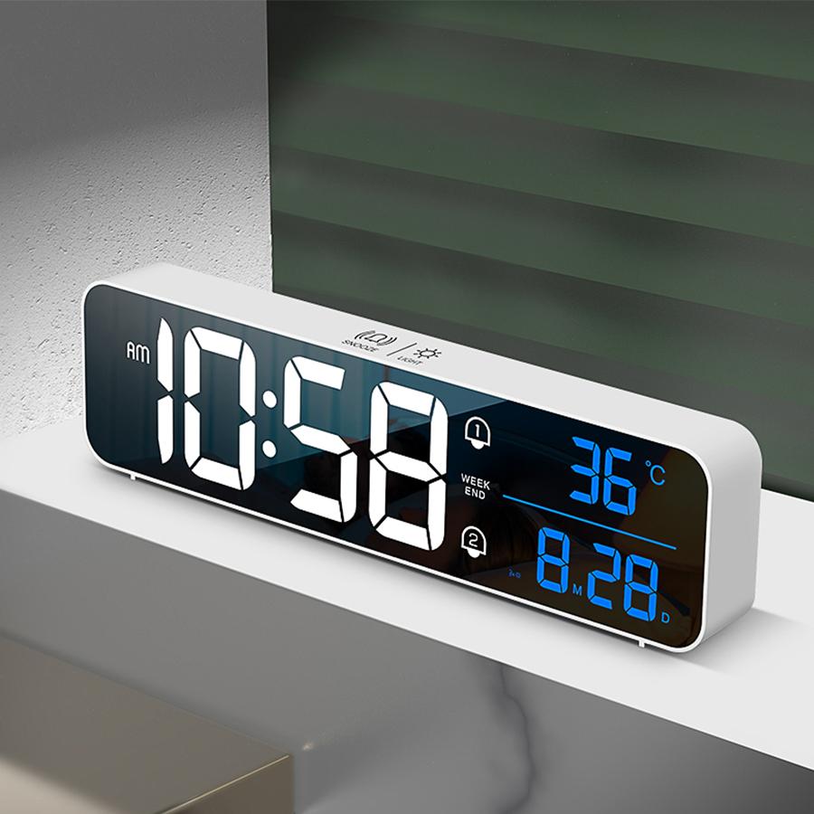 

1 шт. многофункциональный светодиодный музыкальный будильник, будильник с большим зеркальным светящимся экраном, отображение времени/даты/температуры на одном экр белый