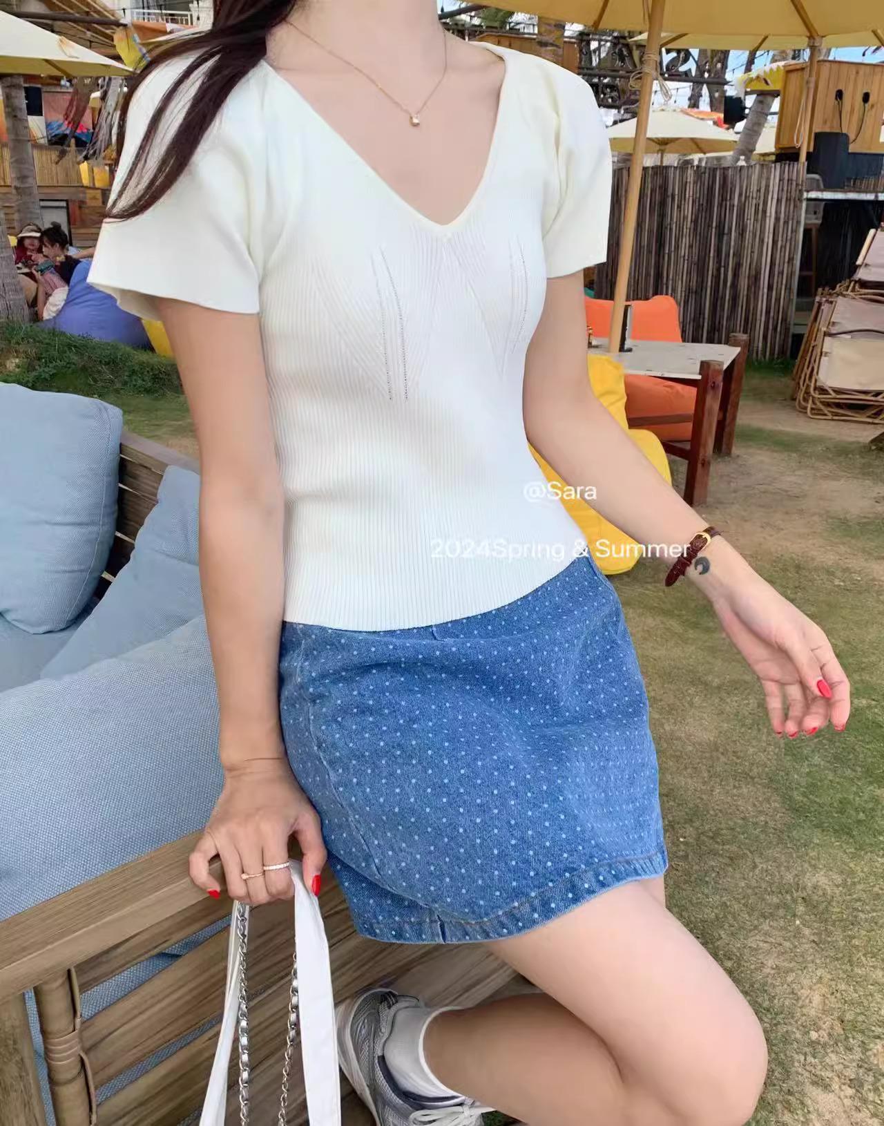 

Korean Chic Slim Fit V-Neck Retro Knit T-Shirt – Short Sleeve Women s Top One size fits up to 125 jin белый