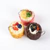 PU-Mousse-Kuchen-Schlüsselanhänger mit Kokosflocken & Sahne - Französisches Brot-Ornament