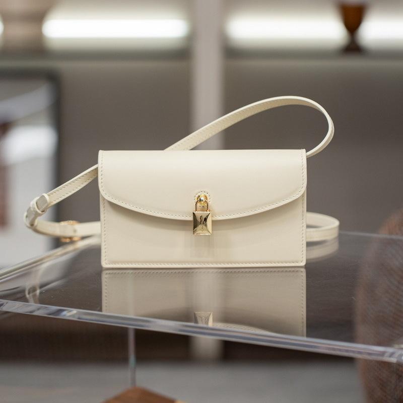 2025 Neue Damenhandtasche aus echtem Leder Temperament Vielseitig für Pendeln Lässig Rindsleder Handtasche Ein Schulter Einfache Schnalle Umhängetasche Kleine Tasche