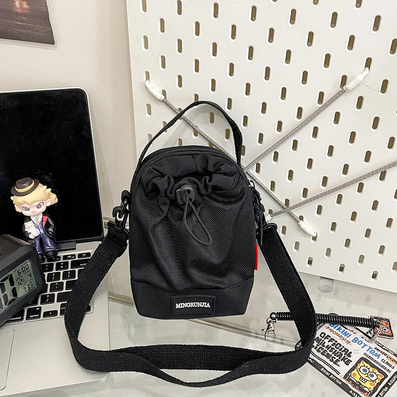 

Today s popular bags are new summer texture niche shoulder bags, sports versatile messenger bucket bags. чорний
