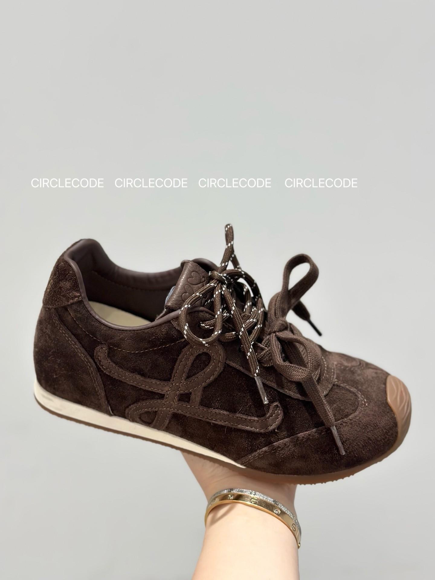 

2025 осень новая кожа маленькие 5 см увеличение высоты повседневная спортивная обувь обувь Форреста Гампа немецкая тренировочная обувь женская мода 39 кофейный