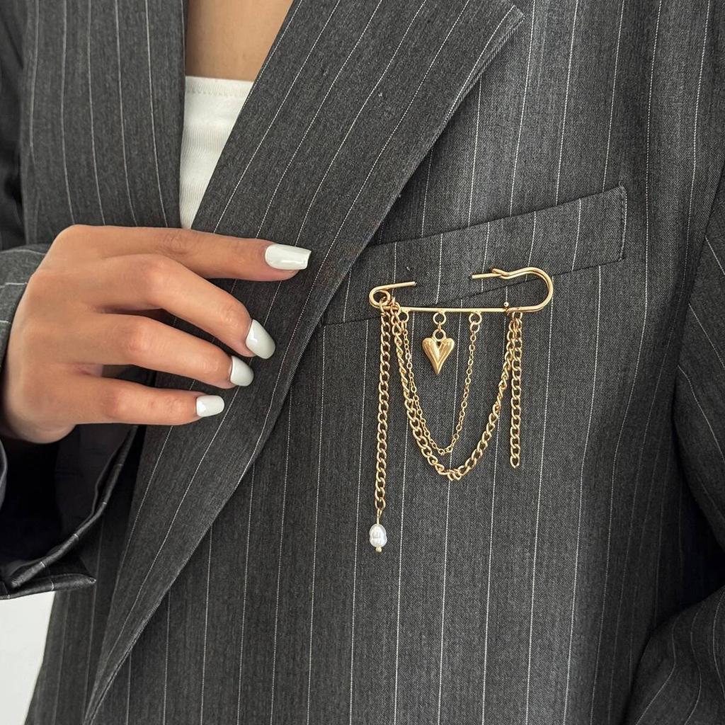 Salircon New Exquisite Love Heart Imitation Pearls Tassel Pendant Brooch Women Elegant Suit Pins Daily Wear Jewelry Gift