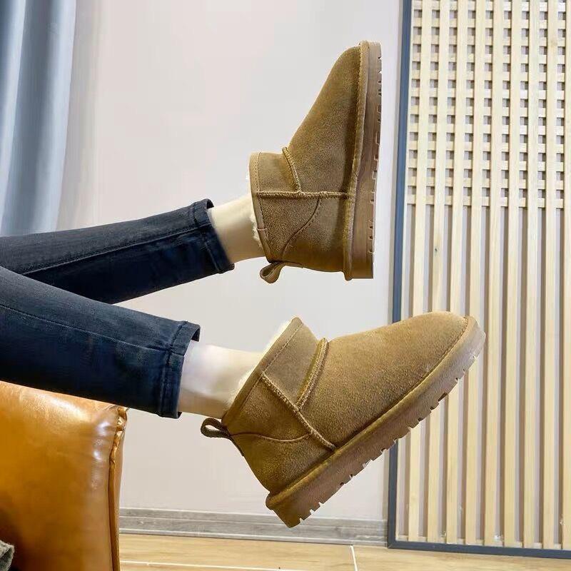 Snow Boots Women's Thickened and Velvet 2025 New Bread Shoes Winter Short Tube Non-slip Soft Sole Winter Snow Cotton