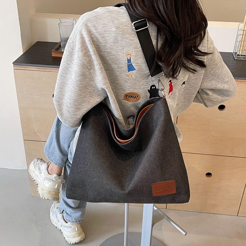 Crossbody Bag Women's Large Capacity Versatile Fashion Niche Design Casual Student Commuter Tote Bag Shoulder Canvas Bag