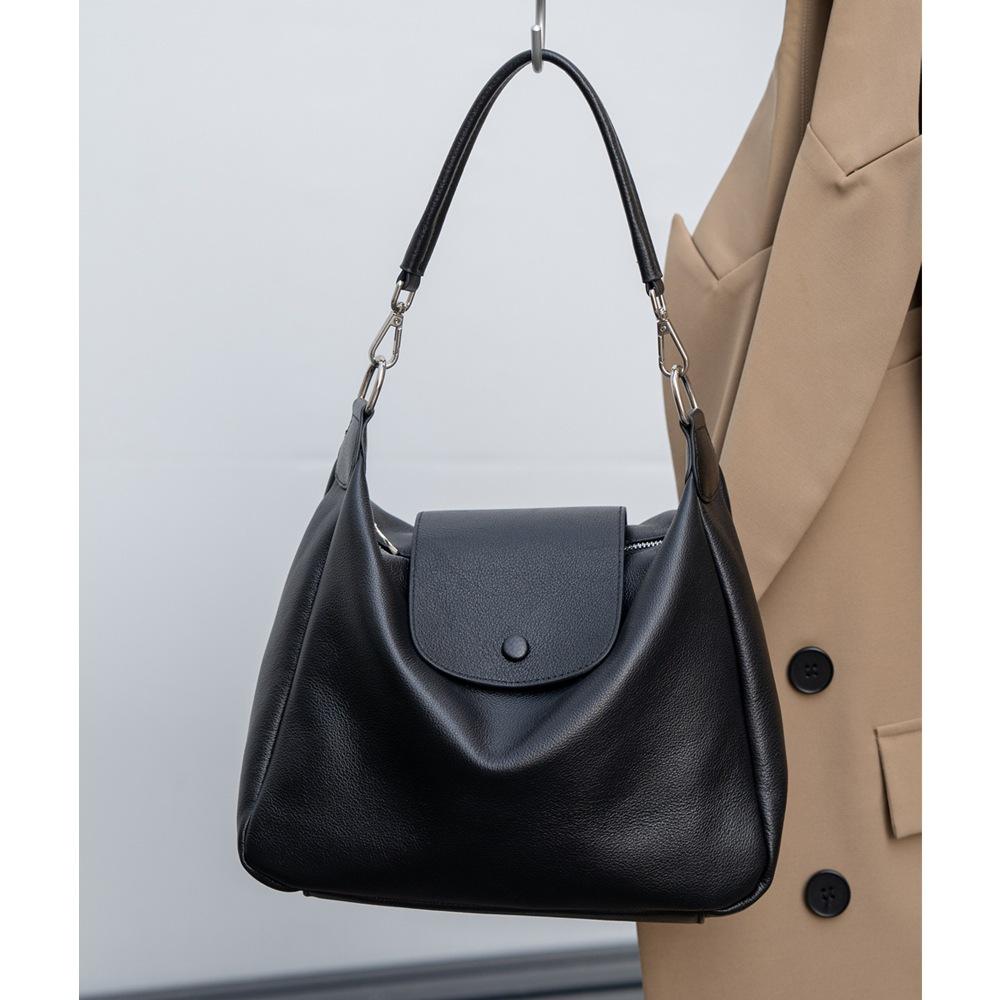 

Модна Елегантна та Проста Шкіряна Жіноча Сумка Кросбоді Сумка на Одне Плече Жіноча Сумка-Тоут з М якої Шкіри One Size чорний