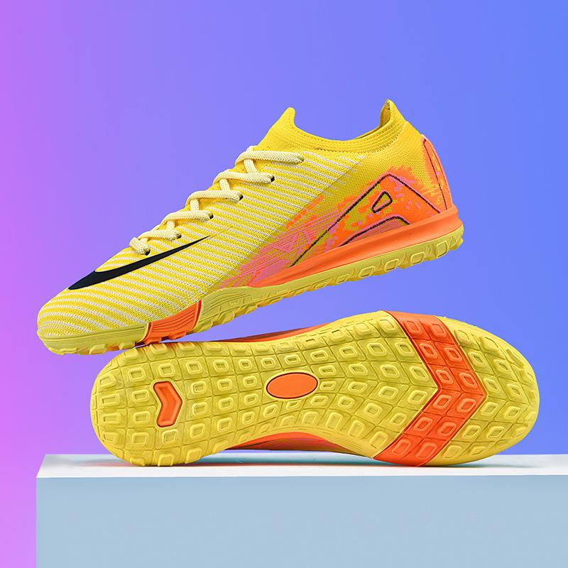 Seamless fly-woven football shoes men's and women's low-top teenage students' spikes children's training sneakers