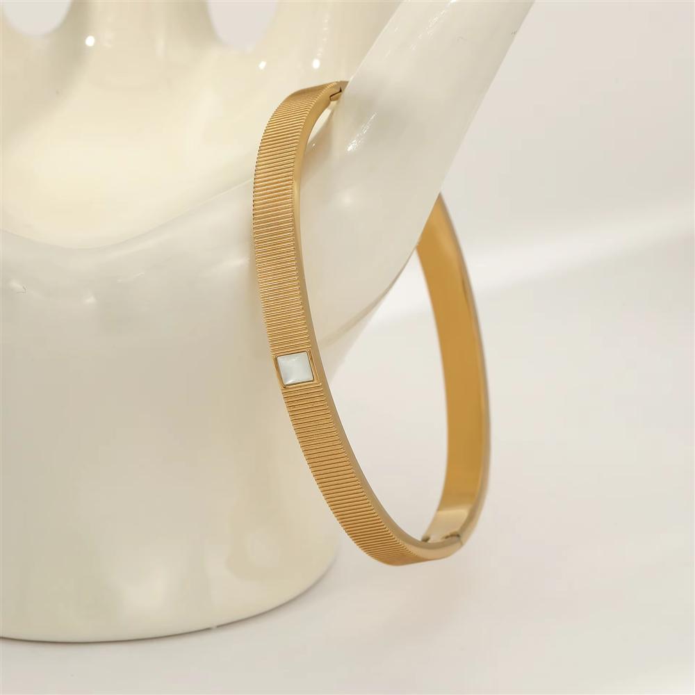 Minimalist Style Ribbed Stainless Steel Bangle 18K Gold Plated with Square Shell Inlay