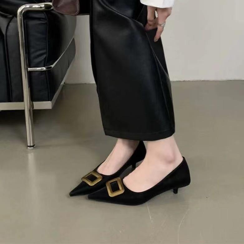 

Осенние новые туфли-лодочки женские на низком каблуке, на тонком каблуке, с острым носком, с металлической квадратной пряжкой, с неглубоким вырезом, на среднем каблуке, профессиональные женские туфли 39 чёрный
