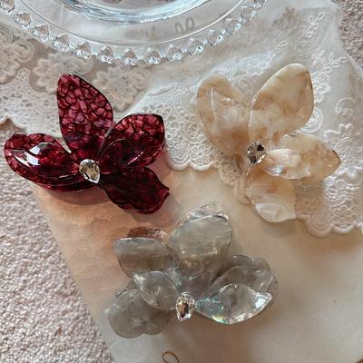 Trendy Star-Style Triangle Bougainvillea 3D Acetate Claw Clip with Exquisite Diamond-Encrusted Elegance for Women, High Quality