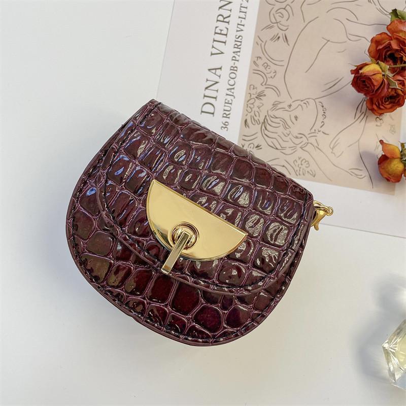 Stylish Mini Leopard Print Crossbody Bag For Girls With Chic Chain Strap And Trendy Design