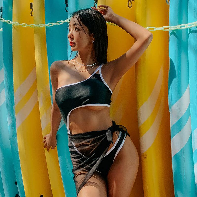 1011 one-piece triangular swimsuit female sexy hollow small chest shoulder vacation fashion hot spring swimsuit