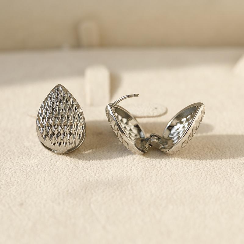 

Chic European & American Heart Geometric Alloy Hoop Earrings for Women No size