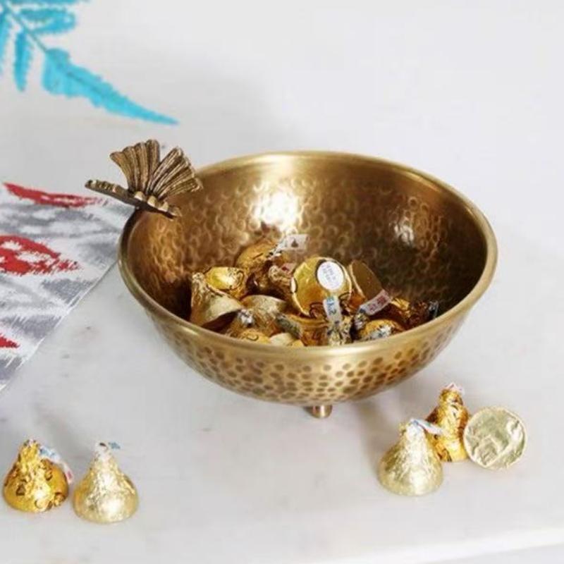 Okrągła mosiężna taca na owoce, Retro grawerowane akcesoria z motylami, Tekstura młotkowana, Domowa deska do sera, Talerz na przekąski, Dekoracja stołu