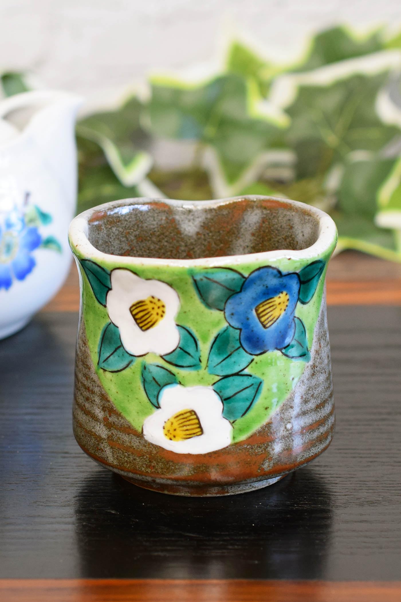 

Waza no Kura Teacup, Stylish Kutani Ware Teacup with Camellia Design, Ceramic, Brand Name, Japanese Tableware, Made in Japan