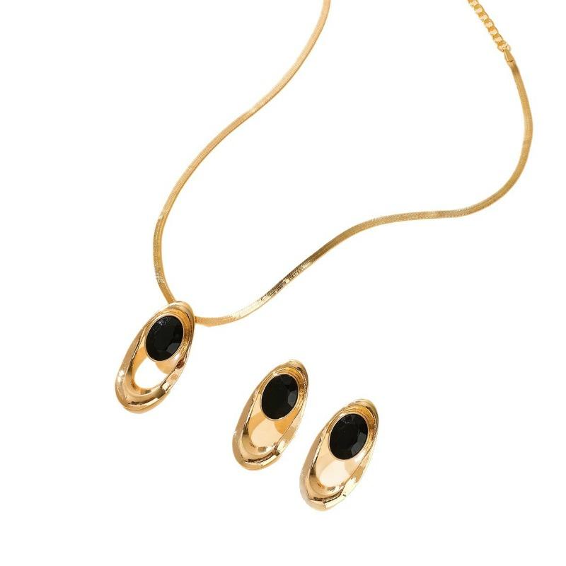 French Light Luxury Simple Niche Oval Geometric Pendant Necklace Stud Earrings Jewelry Set Elegant Accessories