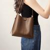Wholesale new autumn and winter women's bags, messenger bags, commuter bucket bags, high-grade texture large-capacity shoulder armpit bags.