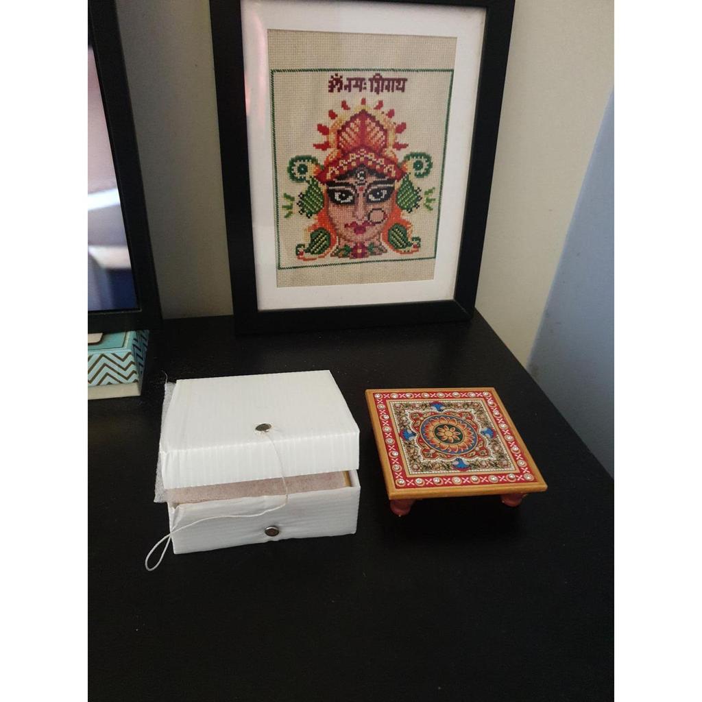 Intrikat Floral Painted Marble Chowki (10,2 cm x 10,2 cm x 2,55 cm, sett med 2, flerfarget)