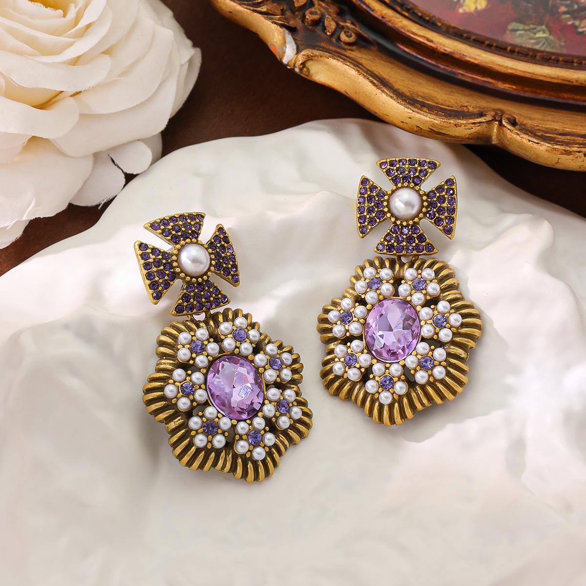 

Vintage Western Court Retro Pearl Full Flower Earrings Light Luxury Gentle Elegance