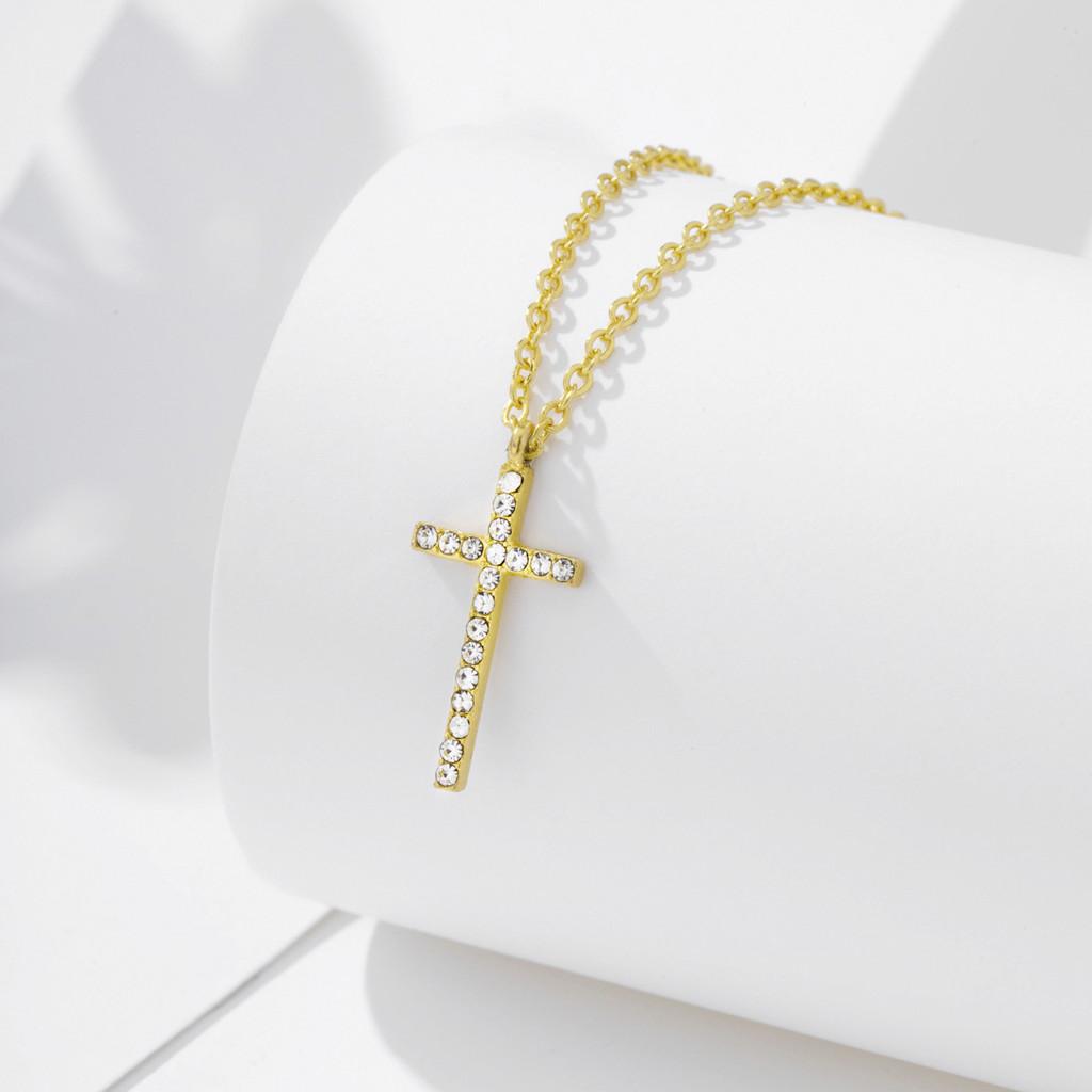 Beautifully Alloy Crafted Moon And Leaf Pendant Necklace With Dazzling Embellishments Rhinestone