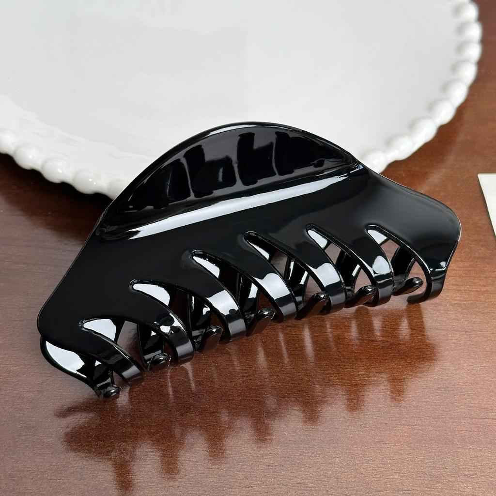 Hair Acetate Premium Claw Clip In Classic White And Black For Chic Hairdos Everyday