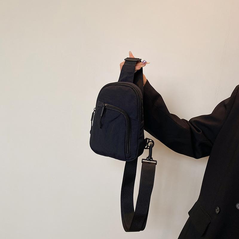 Solid color light and simple going out portable casual mobile phone bag sports shoulder messenger bag breast bag men and women