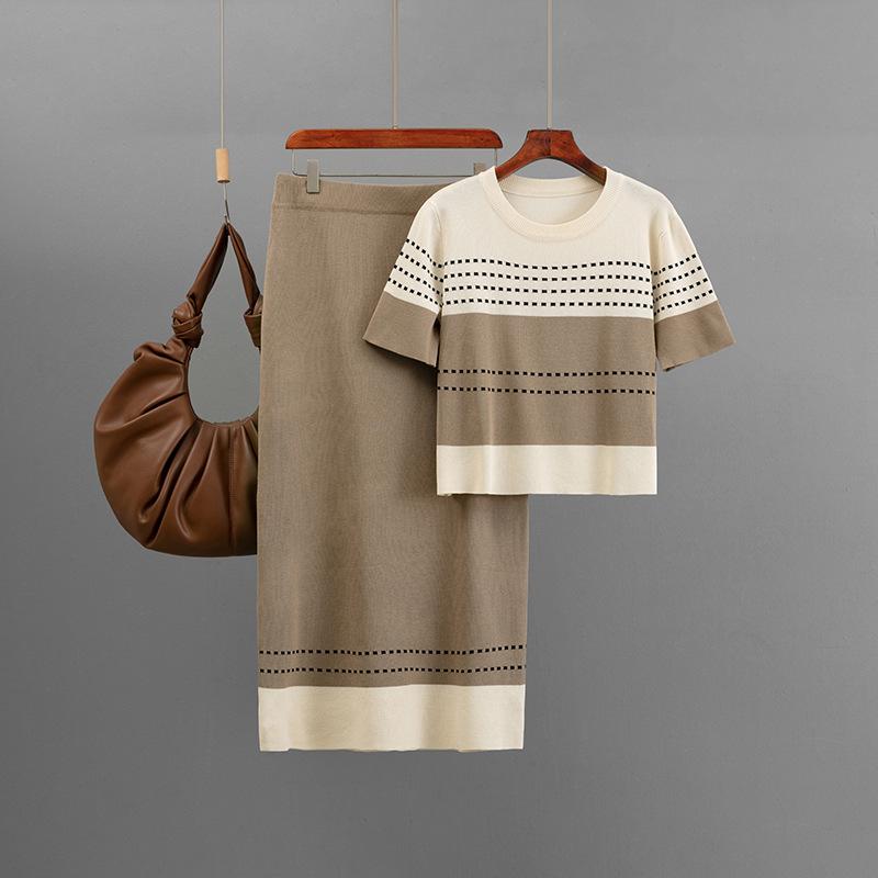 Fashion Knitted Suit Women's Summer New Contrasting Color Short-sleeved Top Skirt Two-piece Set