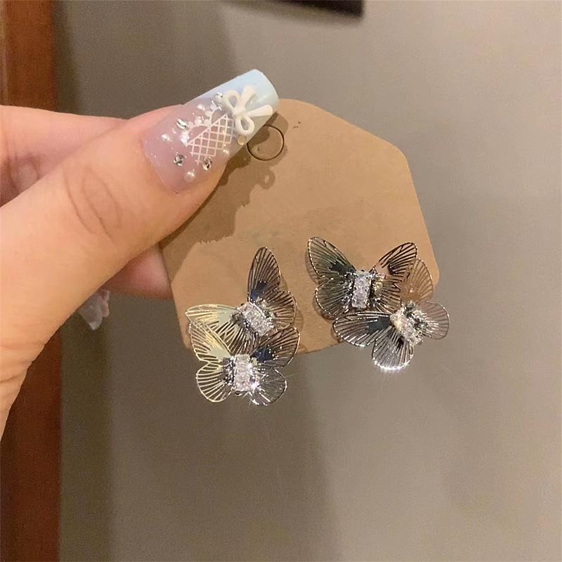 

Изысканные серебряные ретро серьги с двойными бабочками и цирконами