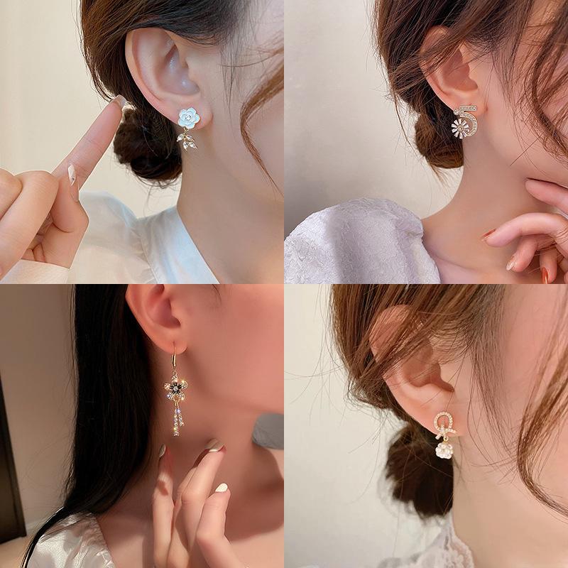 

Korean Floral Diamond Tassel Earrings with Silver Hooks
