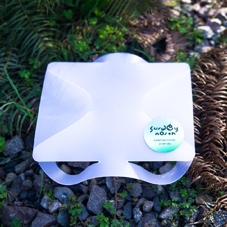 Einfacher Klapptisch Kompakt Tisch mit rutschfester Basis Wetterbeständiger Outdoor-Beistelltisch für Zusammenkünfte Kinderanlass