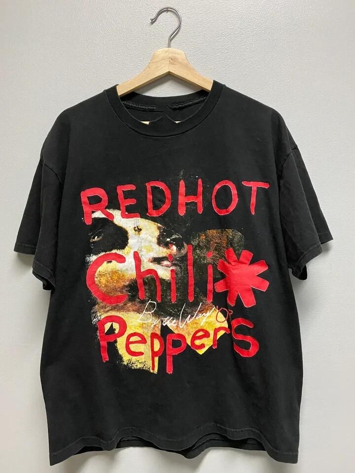 

Vintage 2003 Red Hot Chili Peppers By The Way T-Shirt Unisex T-Shirt L