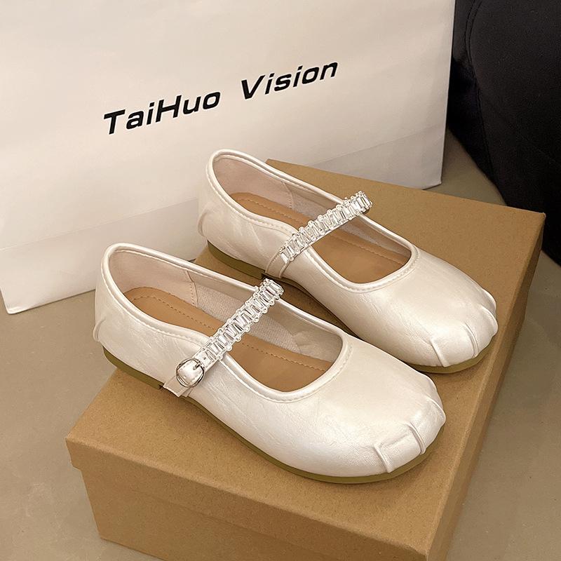 

Flat-bottomed rhinestone light-mouth silver single shoes women s summer new models with skirts, one-word Mary Jane shoes 35