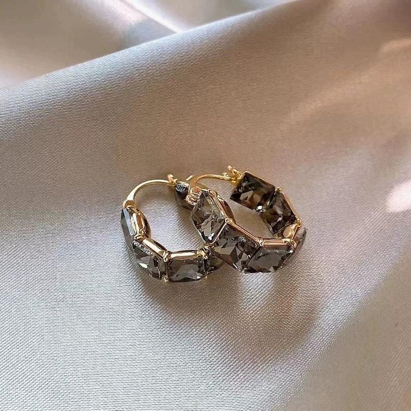 Light luxury high-end gray square earrings, new trendy temperament ear buckles, women s high-end light luxury personalized earrings