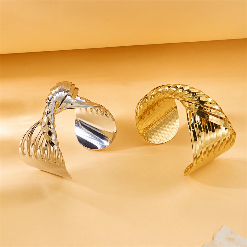 Trend Chunky Gold Color Twisted Cuff Bangle Bracelet for Women Hip Hop Irregular Geometric Wide Wristband Statement Jewelry