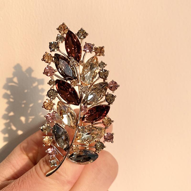 Artistic Retro Crystal Leaf Brooch - Luxury Women's Corsage Pin for Elegant Suits